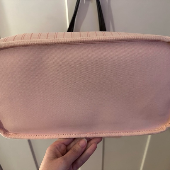 Louis Vuitton Neverfull MM - Picture 8 of 16